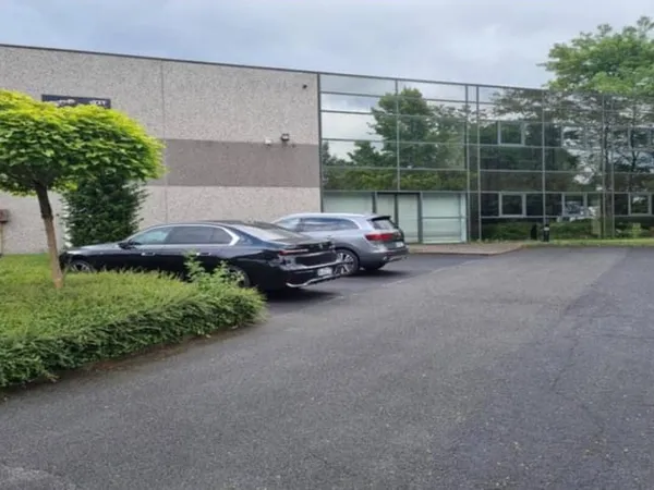 Local d'activité 3700 m²