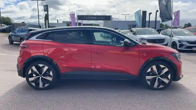 Renault Megane e-tech ev40 130ch standard charge — photo 23