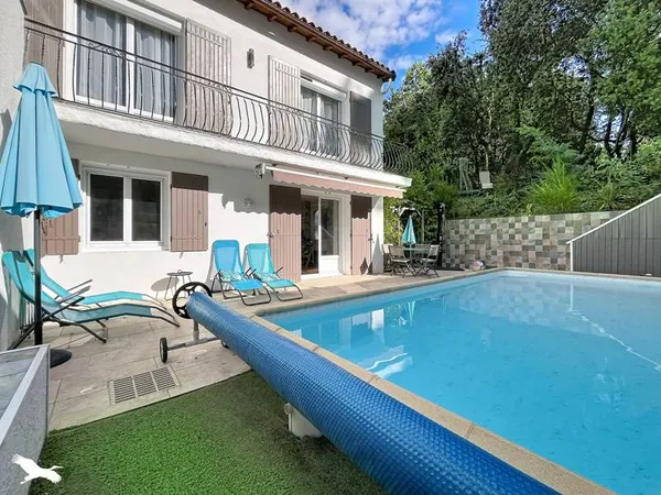 Maison 9 pièces 219 m²