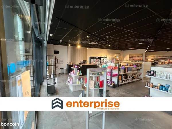 Local commercial 273 m²