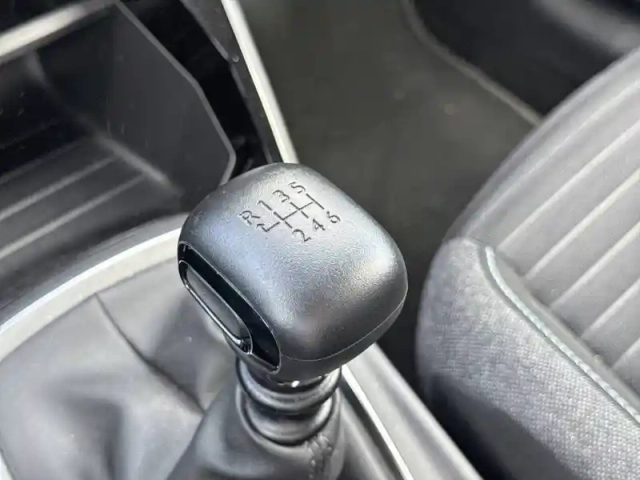 Peugeot 208 puretech 100 s&amp;s bvm6 — photo 19