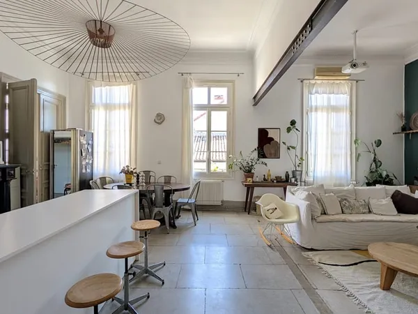 Bel appartement 5 pièces de 115 m2 + combles centre ville de