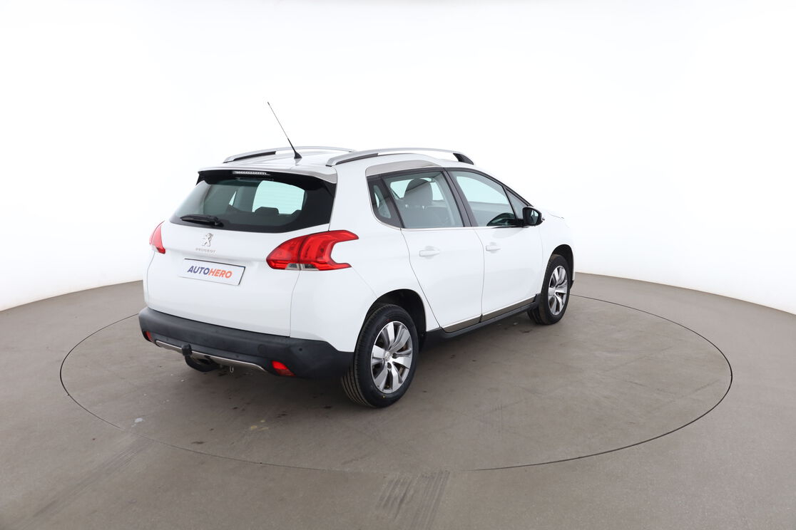 Peugeot 2008 1.2 PureTech Allure EAT6 — photo 5