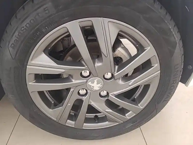 Peugeot 208 puretech 100 s&amp;s bvm6 — photo 13