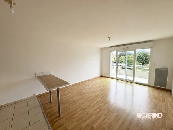 Appartement une chambre avec balcon et parking