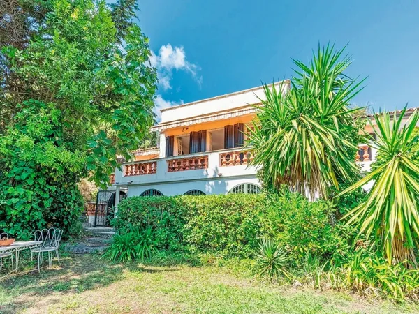 VILLA DE CHARME À RÉNOVER AU CALME ABSOLU