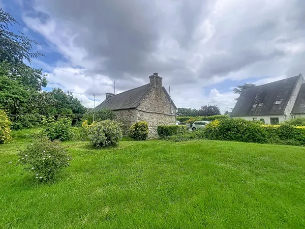 Maison en pierre avec Terrain constructible - À proximité immédiate de l'hôpital de Guingamp