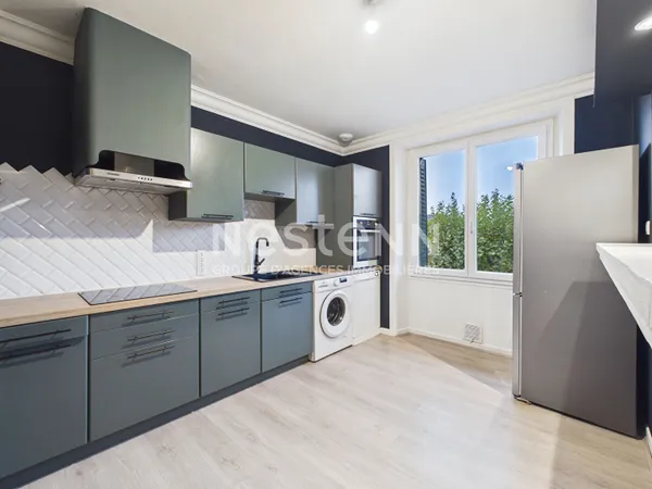 A Aurillac, quartier Aristide Briand, dans un immeuble divisé en 2, à vendre Appartement en duplex d