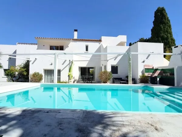 Maison 6 pièces 241 m²