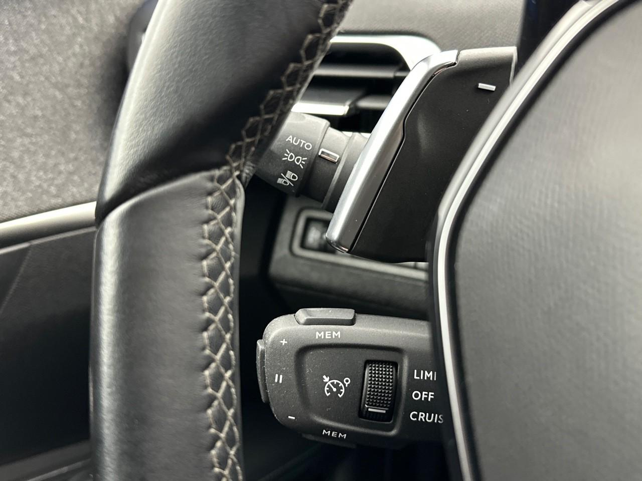 Peugeot 3008 hybrid 225 e-eat8 allure pack — photo 17