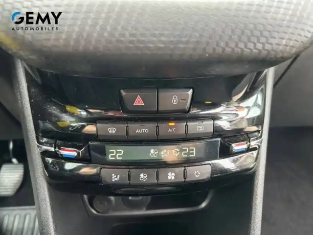 Peugeot 2008 puretech 82ch bvm5 — photo 13