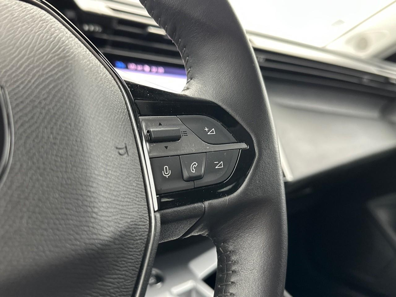 Peugeot 308 sw puretech 130ch s&s eat8 allure — photo 18