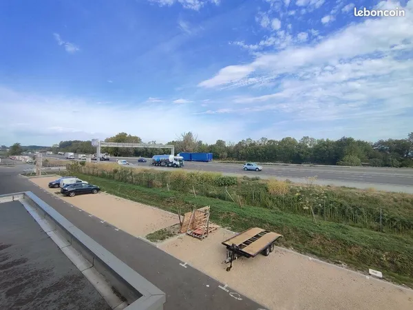 LOCAL D'ACTIVITE 614 m² BOURGOIN JALLIEU
