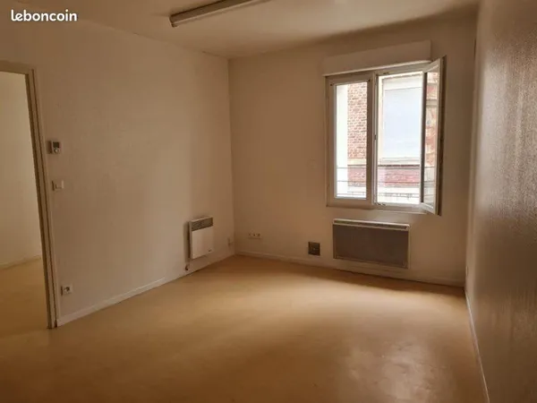 Appartement 2 pièces au 1er étage d'un immeuble calme