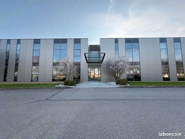 Local commercial 1000 m² RIORGES