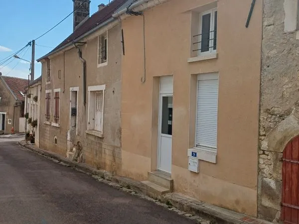 Maison F4 10 km d'Auxerre 107 000