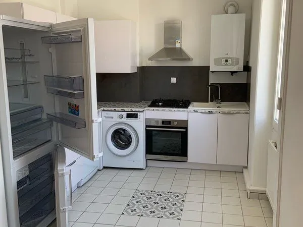 Loue appartement dans immeuble calme