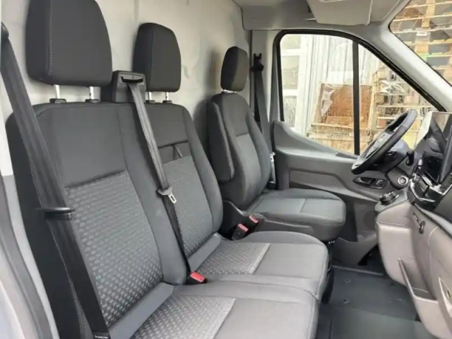 Ford Transit 2t fg t350 l2h2 2.0 ecoblue 130ch bva8 limited — photo 11