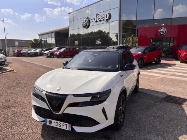 Alfa Romeo Junior elettrica 156ch 54kwh sport speciale