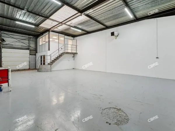 Local d'activité 170 m²