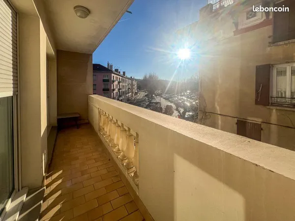 T3 avec balcon / garage / cave