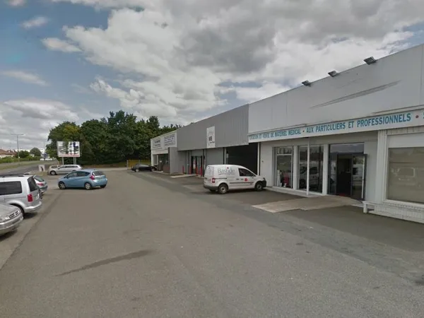 Cellule commerciale à LAVAL - 290 m2