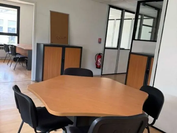 Bureau 88m² R+1 à louer à Limas