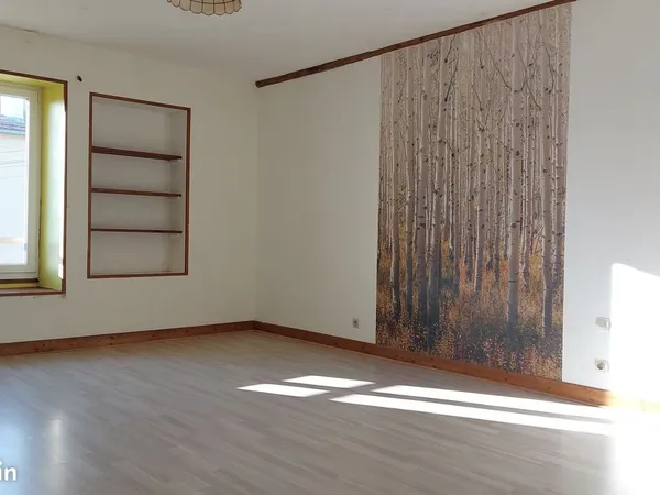 Maison 105m², 2 Chambres avec garage et jardin
