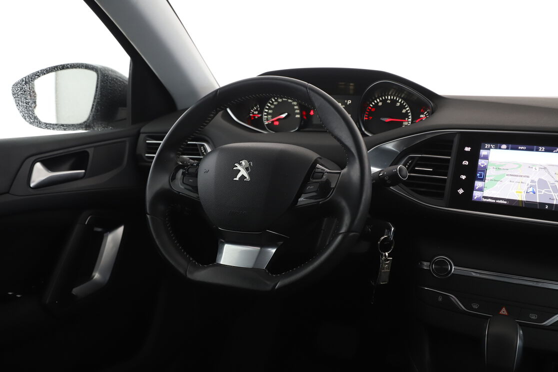 Peugeot 308 1.2 PureTech Allure EAT6 — photo 12