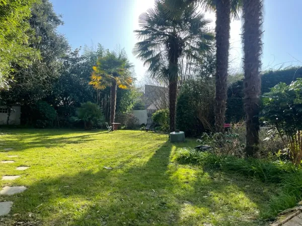 Vends maison rénovée avec jardin plein sud et bureau indépendant