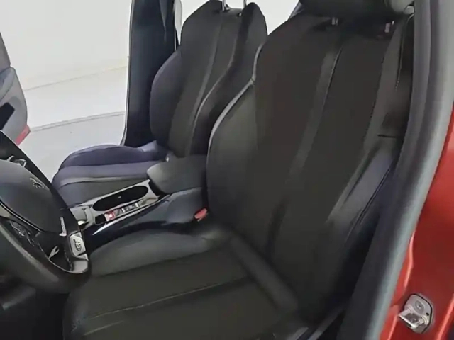 Peugeot 208 puretech 130 s&amp;s eat8 — photo 31