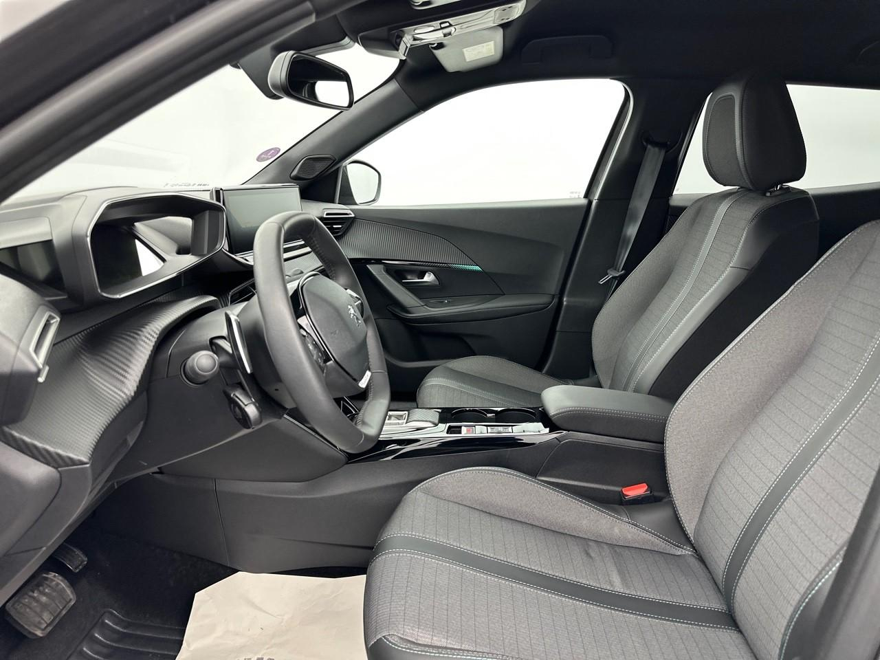 Peugeot 2008 puretech 130 s&s eat8 allure pack — photo 9