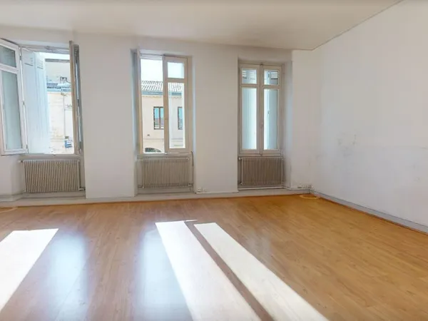 Appartement T3 - Cours de la Somme - A rénover
