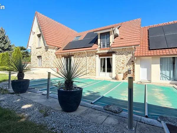 Maison rénovée - piscine - suite parentale - jardin paysager