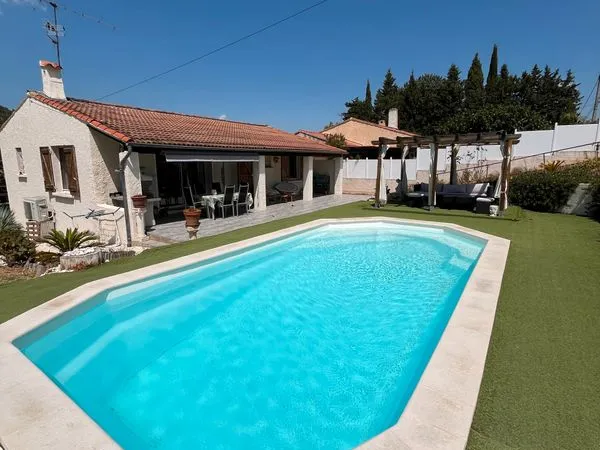 Maison plain pied avec piscine et garage