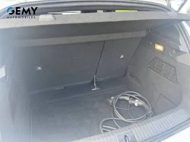 Renault Megane e-tech ev60 220 ch super charge — photo 6