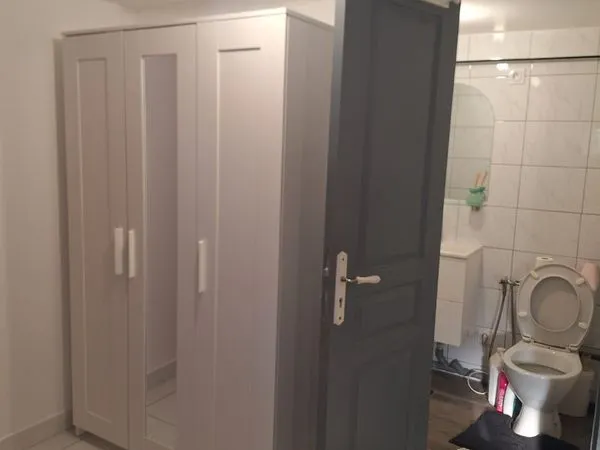 Je loue un studio meublé de 33 metre carré