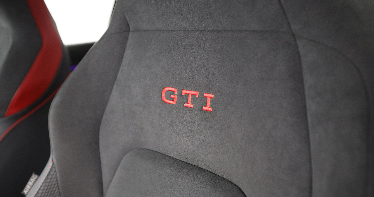 Volkswagen Golf 8 — photo 30
