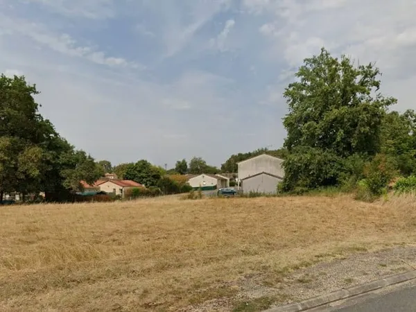 Terrain 704 m²