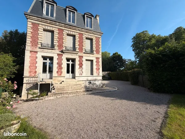 Maison de 10 pièces - 274 m²