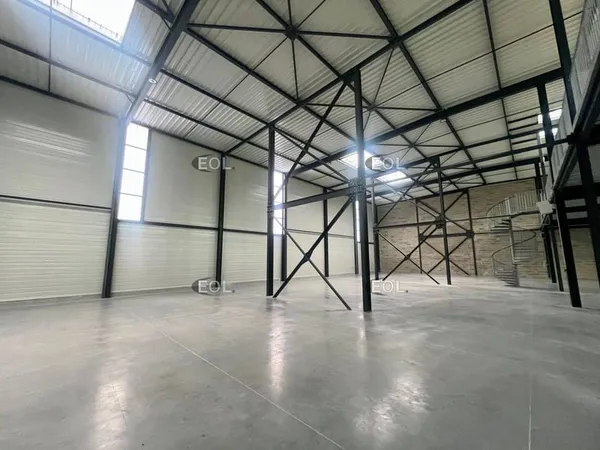 Local d'activité 316 m²