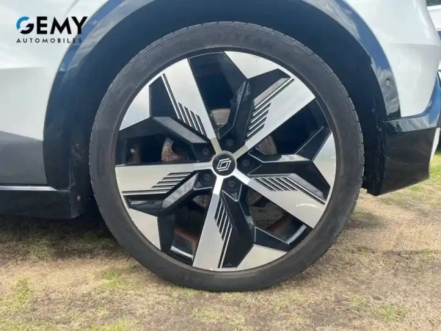 Renault Megane e-tech ev60 220 ch super charge — photo 11