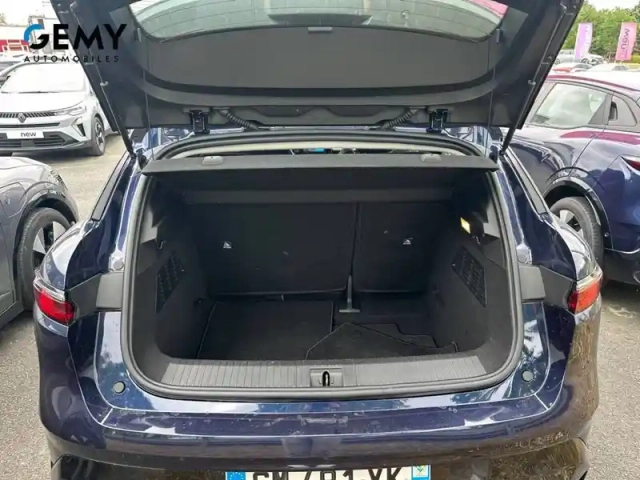 Renault Megane e-tech ev40 130ch standard charge — photo 6