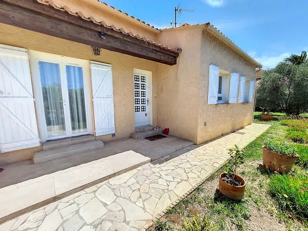 Maison La Seyne Sur Mer de 5 pièces de 104 m² avec garage sur...