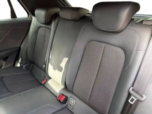 Audi Q2 35 tfsi 150 s tronic 7 — photo 14