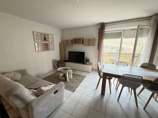 AUCH T2 MEUBLÉ RÉCENT AVEC BALCON ET PARKING