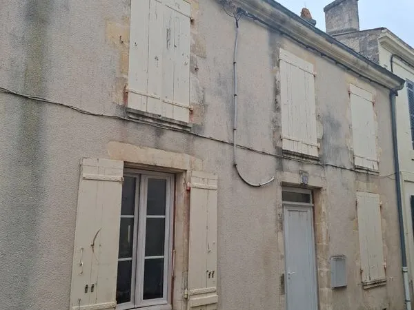 A Vendre maison de ville centre de Saint Jean d'Angély