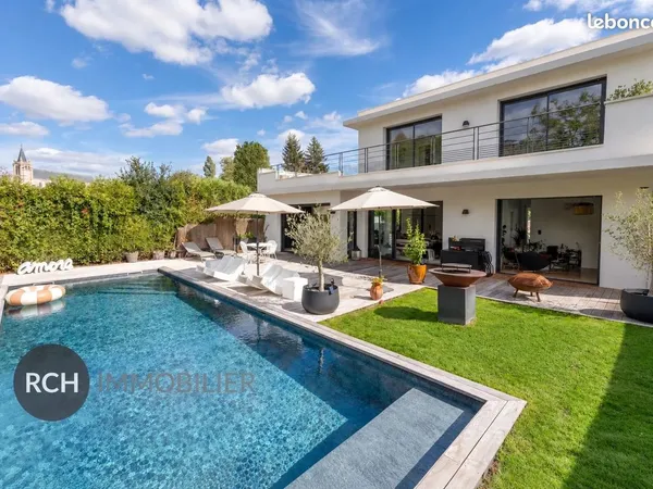 Maison 9 pièces 248 m²