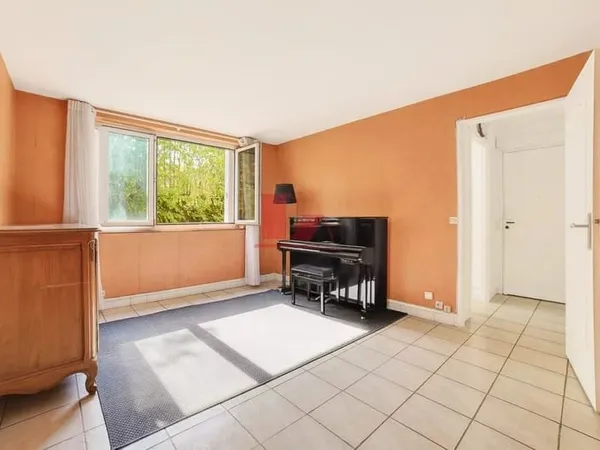 VANVES INSURRECTION - APPARTEMENT 3 PIECES DE 49 M² - CAVE