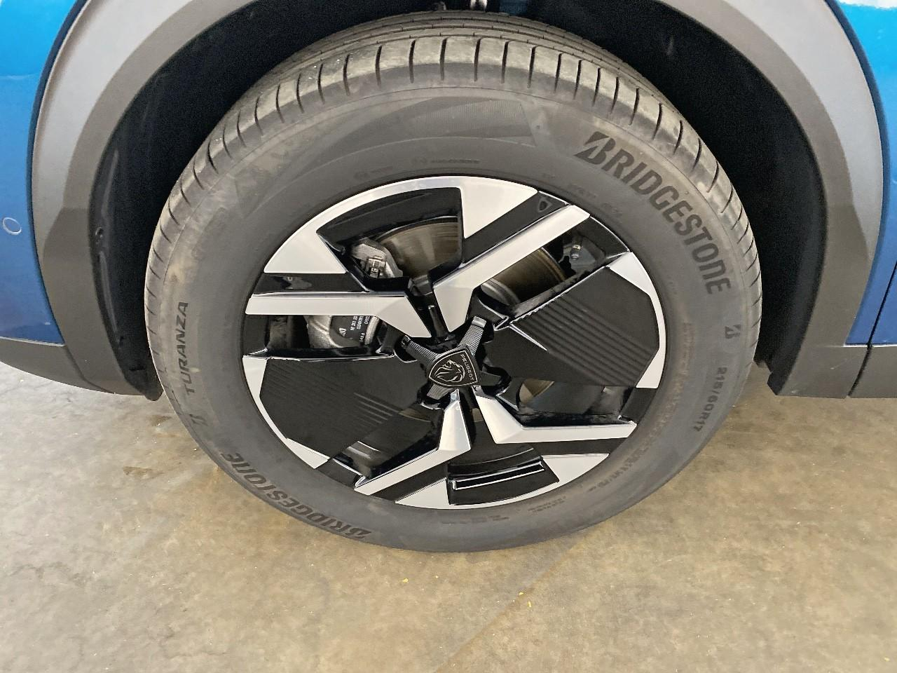Peugeot 2008 hybrid 145 ch e-dcs6 allure — photo 11